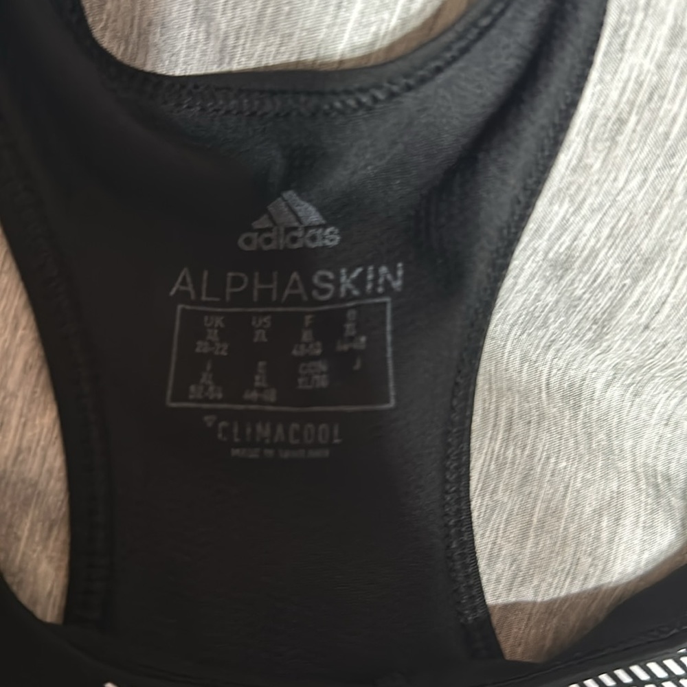 Sports bra - Picture 2 of 3